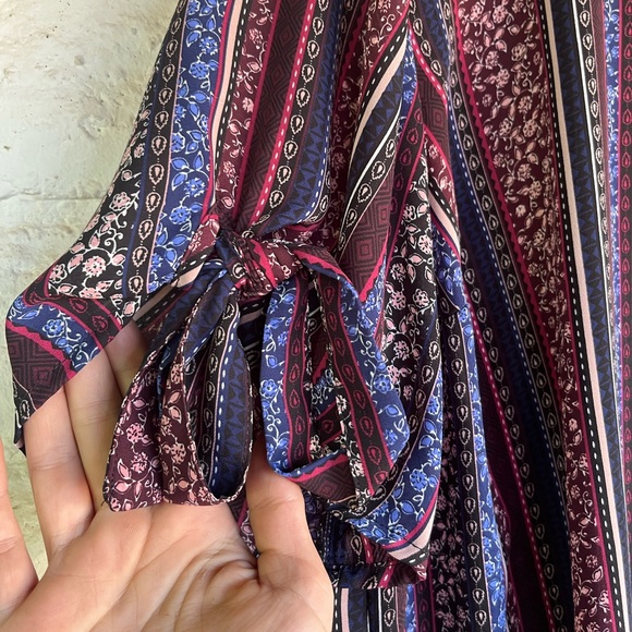 Torrid Size 2 (Plus) Boho Print Chiffon Tie Sleeve Blouse - Picture 5 of 10